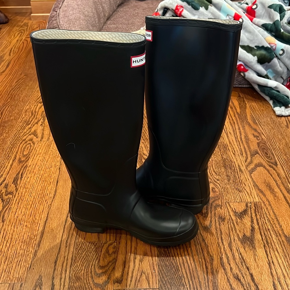 Barely worn rain boots